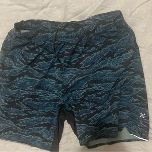 Men’s Medium Lululemon blue camouflage shorts